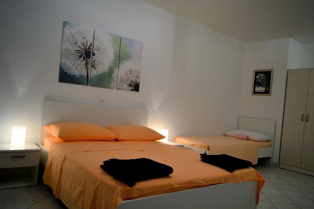 Permarinus Apartments Podstrana Rum bild